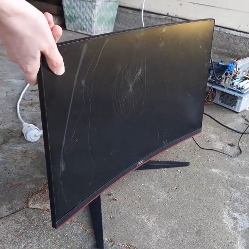 Pressure/Impact damage could break curved Monitor