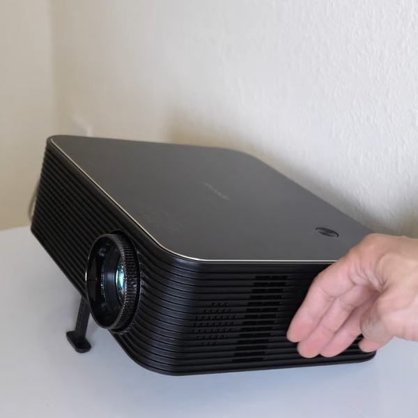UVISION Native Projector